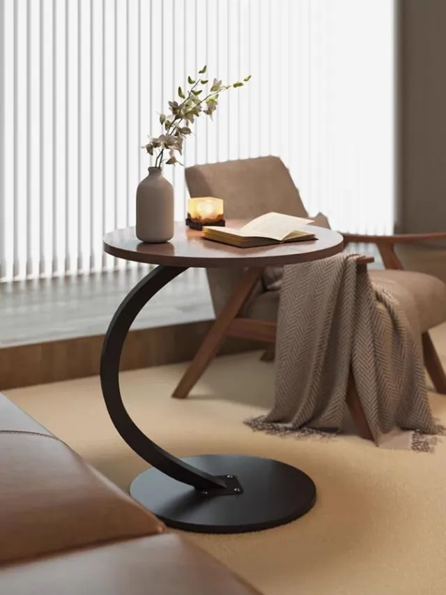 Famanu Houten bijzettafel, salontafel in rond design, C-vormig, tafelblad diameter 40 cm, hoogte 60 cm, ideaal voor woonkamer Naturel