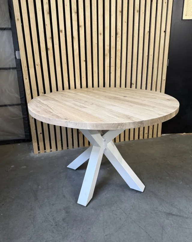 Blackwood Tafels Blackwood - Ronde Eettafel - Puur Massief Eiken - Behandeld - 110 centimeter - Stalen Matrix Poot Wit Blank eiken