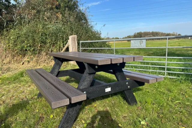 Rockwood® Picknicktafel Woodblend Quartz Brown - Zwaar Kunststof (50mm dik) Houtnerf 2.40m Naturel