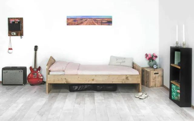 NordXL Steigerhouten bed Coolin met stoer hoofdbord