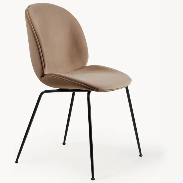 GUBI Fluwelen eetkamerstoel Beetle Beige, Zwart