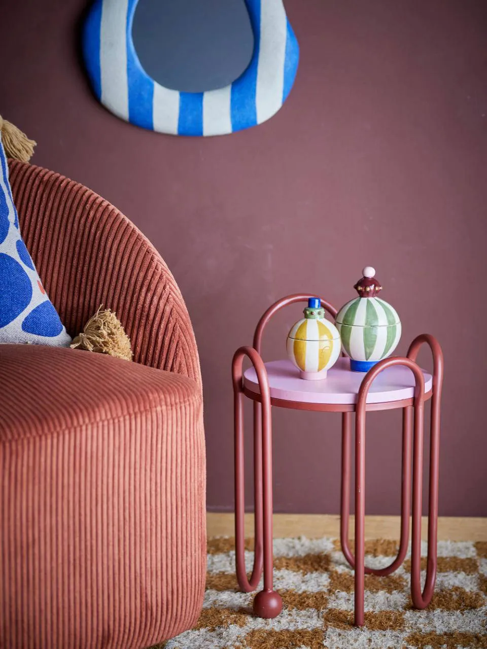 Bloomingville Whimsica bijzettafel donkerrood, foto 4