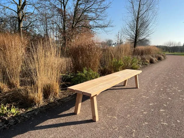 Douglas bankje Fijs met schuine poten