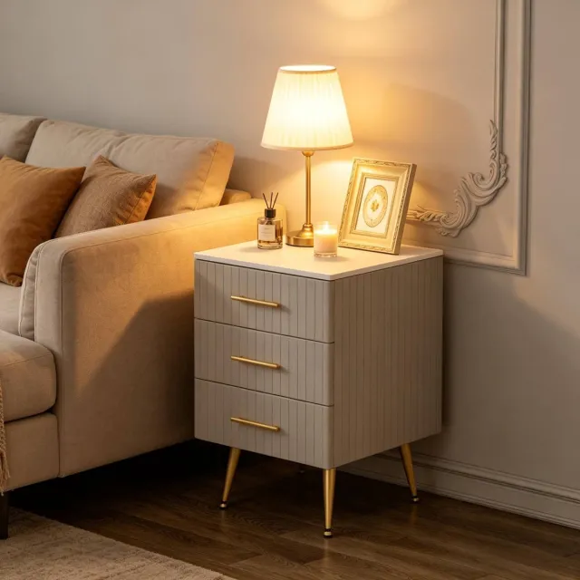 DESMIU Bedtafel - Bijzettafel Met 3 Lades Voor Slaapkamer En Woonkamer - Fluweel, MDF En Metaal - Grijs Met Gouden Poten - 41x40,5x60 Cm