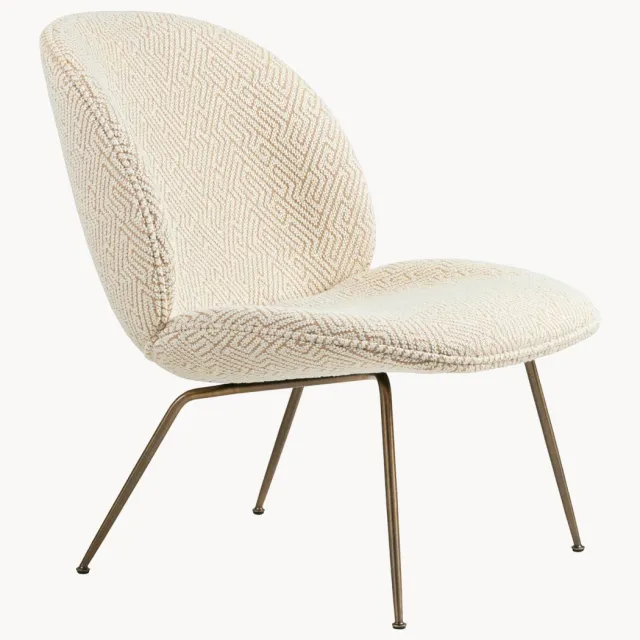 GUBI Fauteuil Beetle Beige, Goudkleurig
