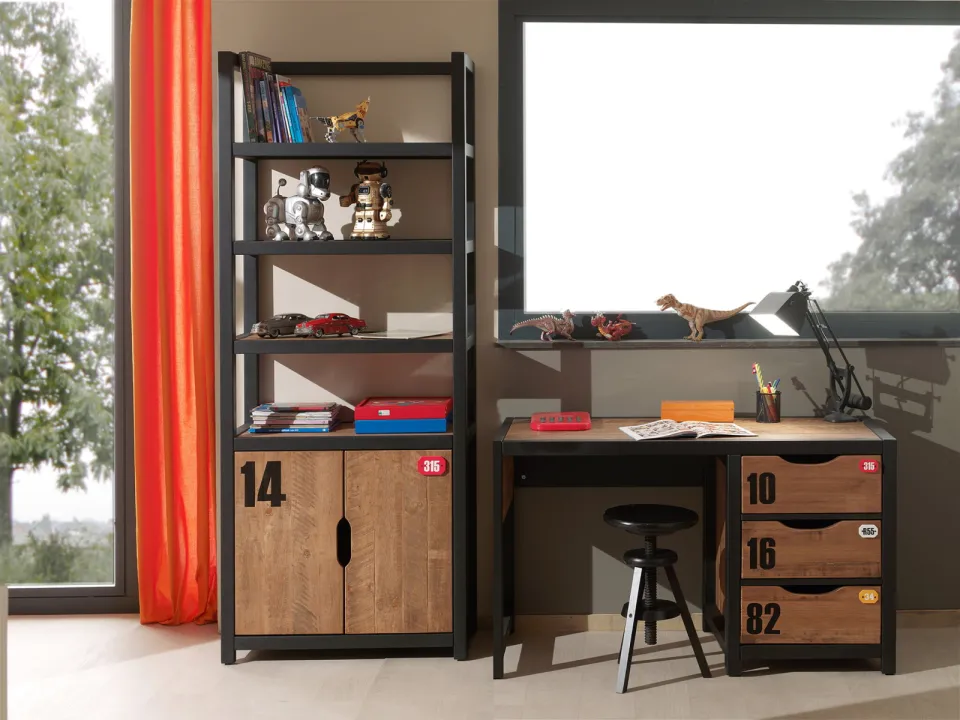Bureau Lucas bruin, foto 2