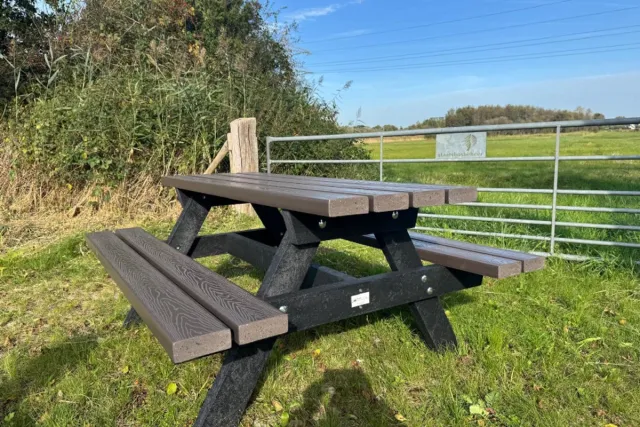 Rockwood® Picknicktafel Woodblend Egyptian Stone - Zwaar Kunststof (50mm dik) Houtnerf 3.00m Naturel