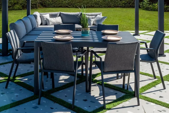 Bolzano Kastello - Uitschuifbare Tuintafel - Zwart - Aluminium - Voor 8 Personen