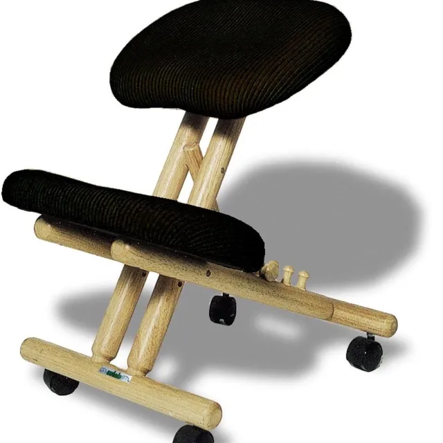 RFWR Ergonomische Natuurstoel met Zwart Zitvlak – Comfortabel en Duurzaam