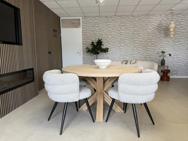 Eikenhouten tafel Sene met houten matrixpoot