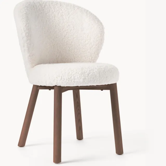 Westwing Collection Gestoffeerde teddy eetstoel Serena met essenhouten poten Wit