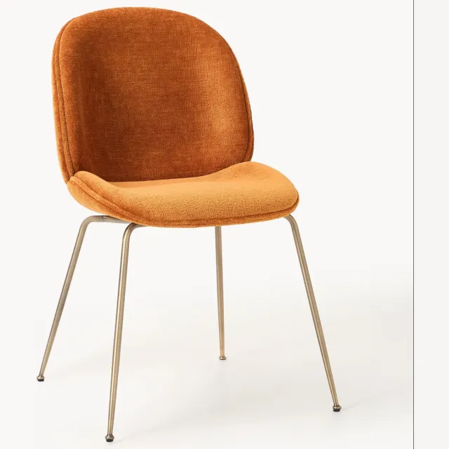 GUBI Gestoffeerde eetstoel Beetle van Delia Lachance Oranje, Goudkleurig