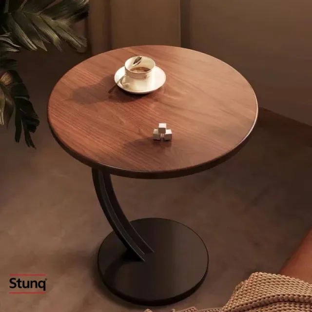 Stunq Ronde bijzettafel met walnoot houten blad en zwarte poot Bruin
