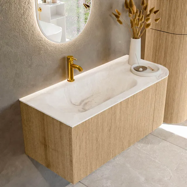 Mondiaz KURVE-DLUX 105 cm Onderkast Greeploos 1 Lade Met Deuren Oak, Wastafel Solid Surface Links Frappe 1 Kraangat Zonder Spiegel (KRVBGS105R1L1D1KL-Oak/Fra)
