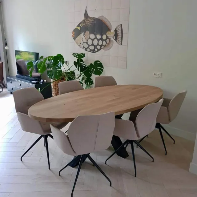 Eikenhouten tafel Olivier met stalen matrixpoot