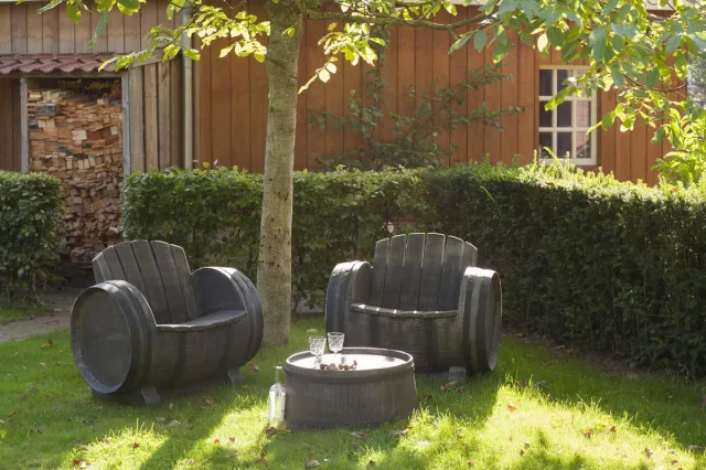 BarrelAtelier Loungeset Wijn "Doc", / Kunststof, 2x stoel = 1 tafel Bruin houtnerf
