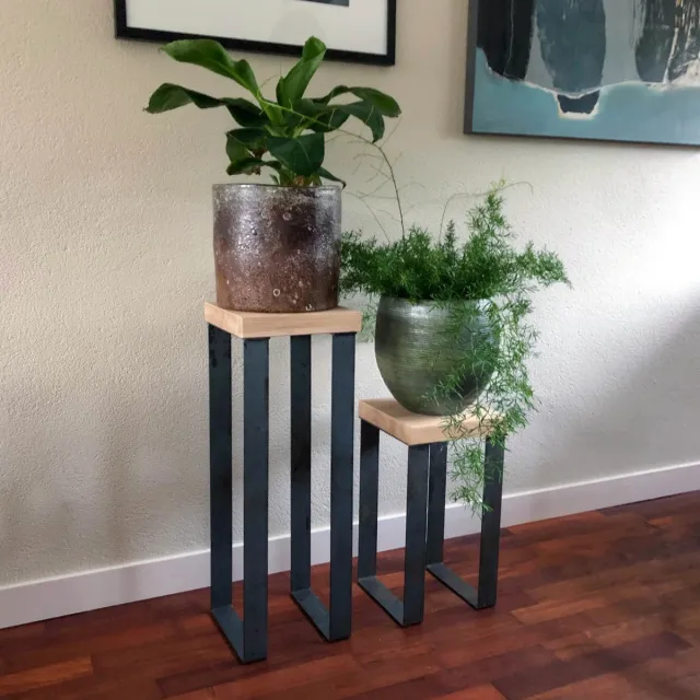 GoudmetHout Bijzettafel Set - Plantentafeltje voor Binnen - 69cm & 39cm Hoog - Plantenkrukje en Sidetable Woonkamer - Tafel en Plantenzuil - Eiken Hout & Ruw Staal Zonder coating