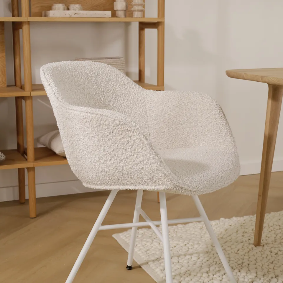 Nolon Noa-Mare eetkamerstoel bouclé beige - wit onderstel, foto 3