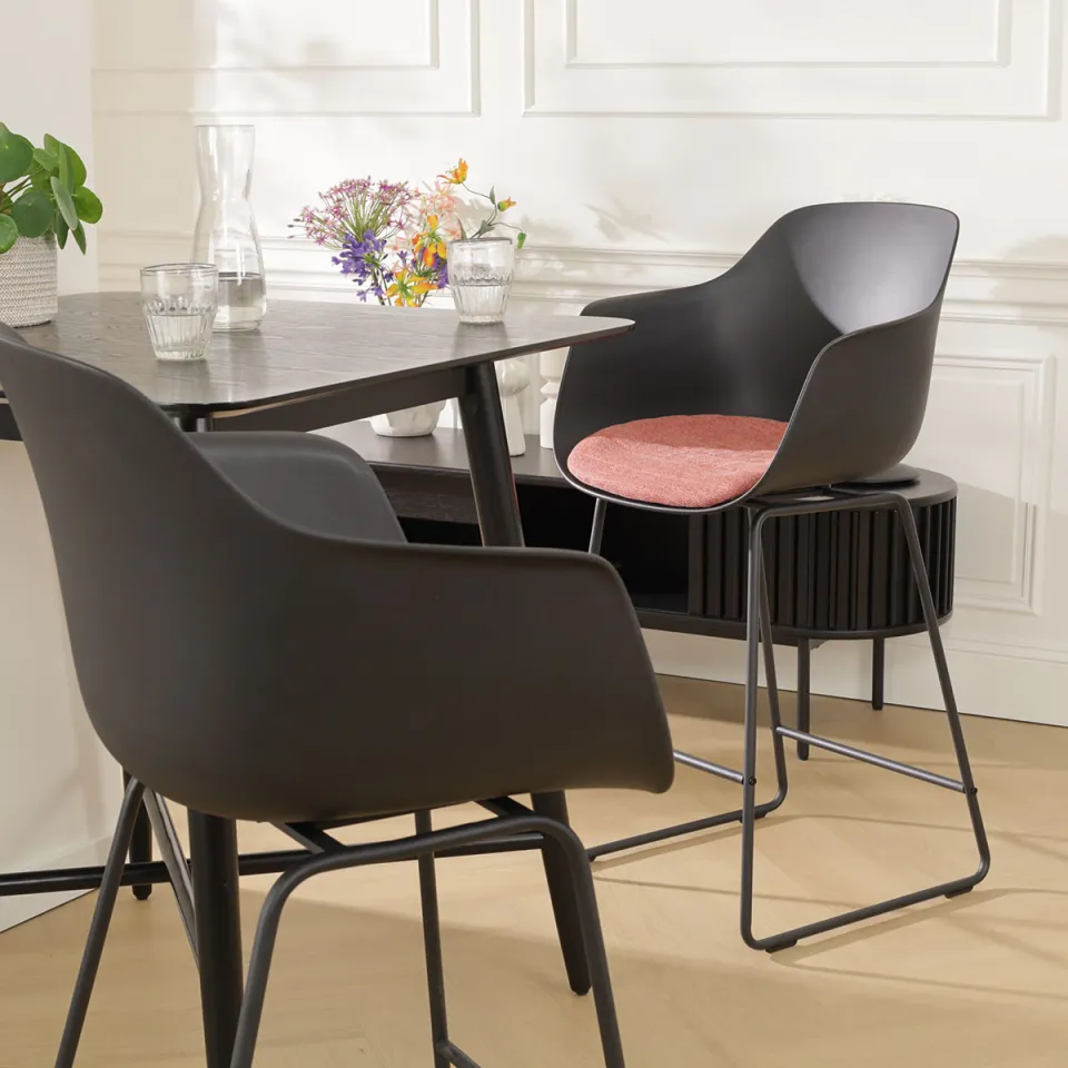 Nolon Nino-Liz barkruk zwart met terracotta rood zitkussen - zwart onderstel - 65 cm, foto 2