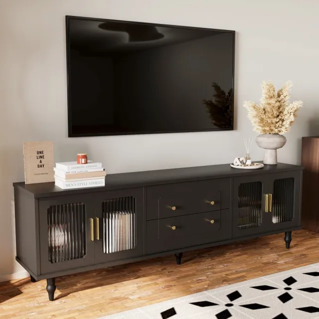 OKWISH TV-Meubel – Retro Design 4 Deuren + 2 Lades – Zonder LED – Geribbelde Glasdeuren & Gouden Grepen – Spaanplaat Zwart – 175×38×55,5 cm