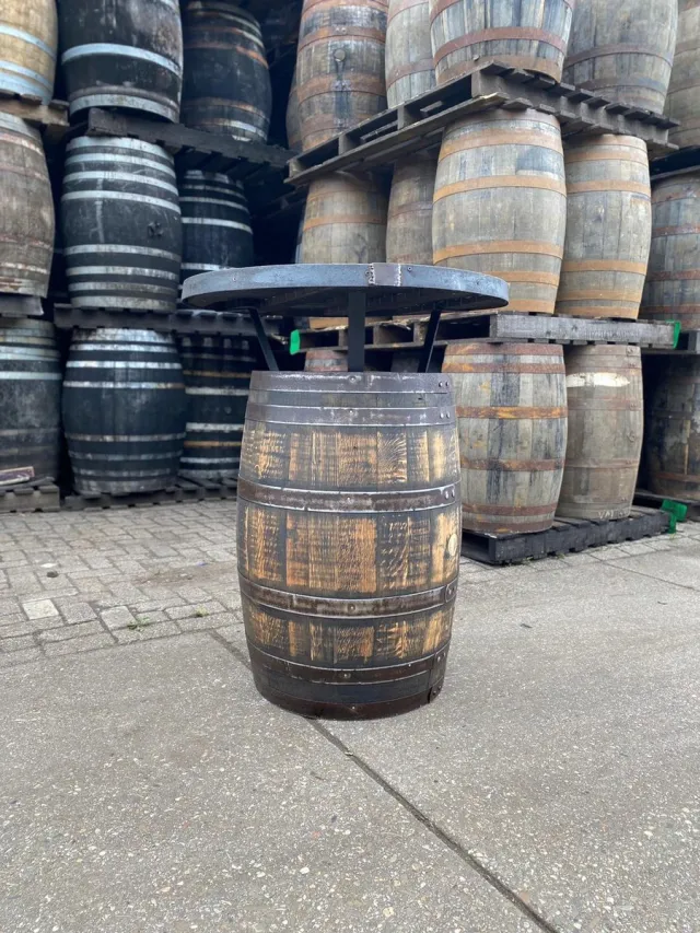 BarrelAtelier Bartafel Whisky 190l. "Lowland" houten blad XL, geborsteld, geschuurd, geolied / Statafel / Eikenhout / Whiskyvat Donkerbruin