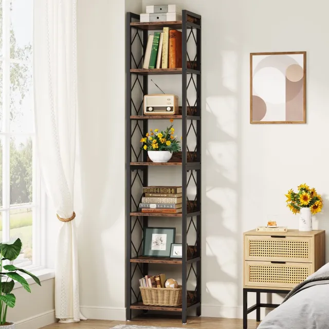 Famanu Extra hoge smalle boekenplank van 200 cm, 7-laagse boekenkast voor kleine ruimtes, vrijstaande displayplanken, multifunctionele hoekopbergorganizer in rustiek bruin