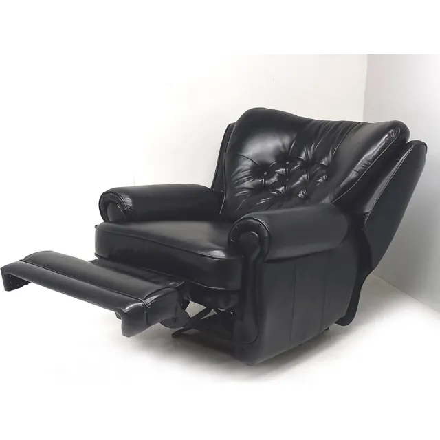 Chesterfieldsite Chesterfield relaxfauteuil "New Castle" - hand verstelbaar - zeer mooie hoogglans oil black rundleer Zwart