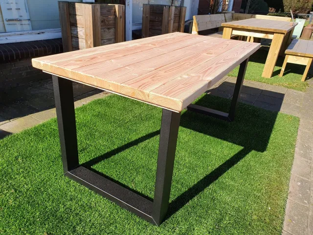 Het Houten Huis Tuintafel met stalen U poot- Douglas hout- volledig gemonteerd- 90x180