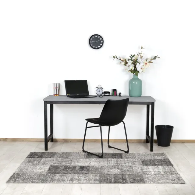 Betonlook bureau Bax met industrieel frame
