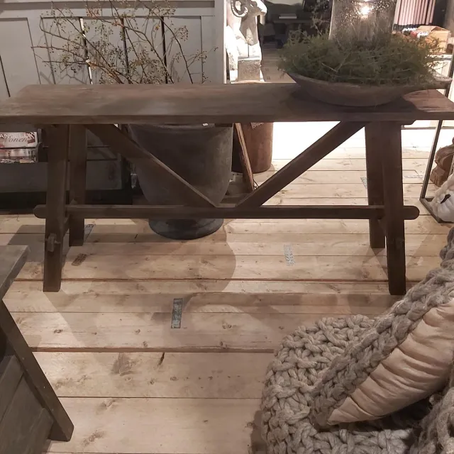 AURA PEEPERKORN Sidetable van AURA PEEPERKORN| teakhouten sidetabel| sidetable 160 lang x 70 cm hoog vergrijsd bruin
