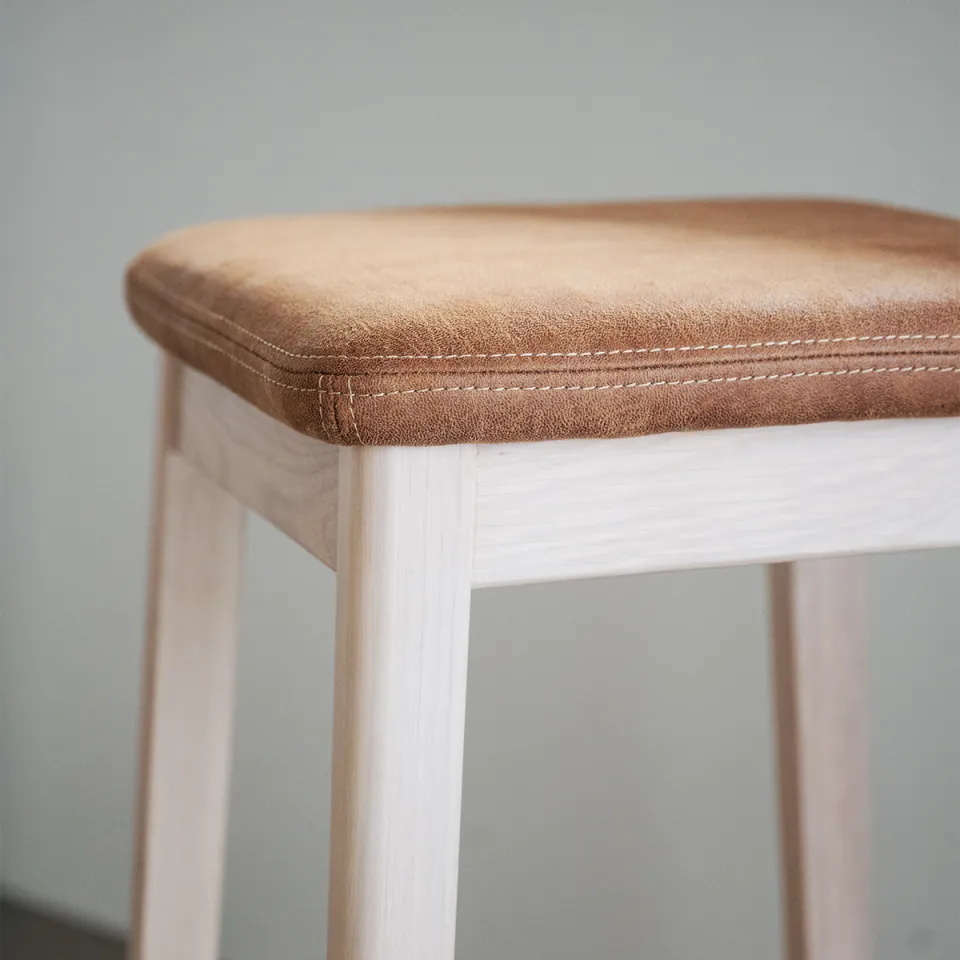 Rowico Home Livermore eikenhouten barkruk whitewash met bruin kunstleer zitkussen - 68 cm, foto 5