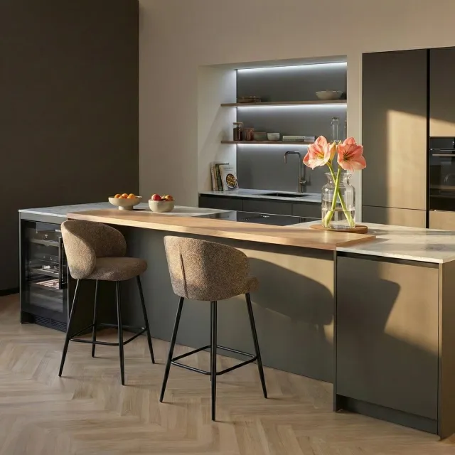 Woonexpress Barkruk Connor – Cognac Textiel & Zwart Metaal – Industrieel & Comfortabel Bruin/Cognac