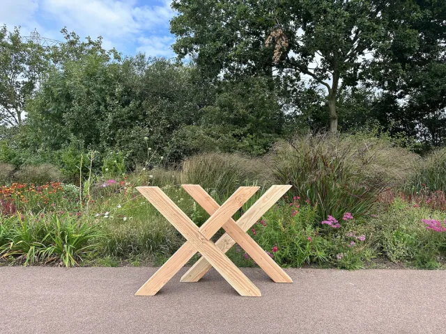 Douglashouten X poten tafel