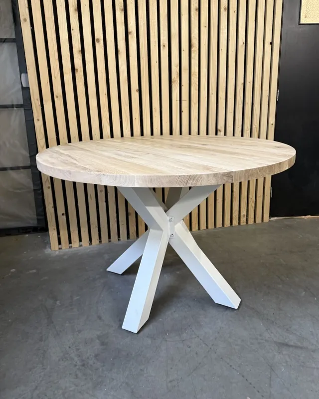 Blackwood Tafels Blackwood - Ronde Eettafel - Puur Massief Eiken - Behandeld - 130 centimeter - Stalen Matrix Poot Wit Blank eiken