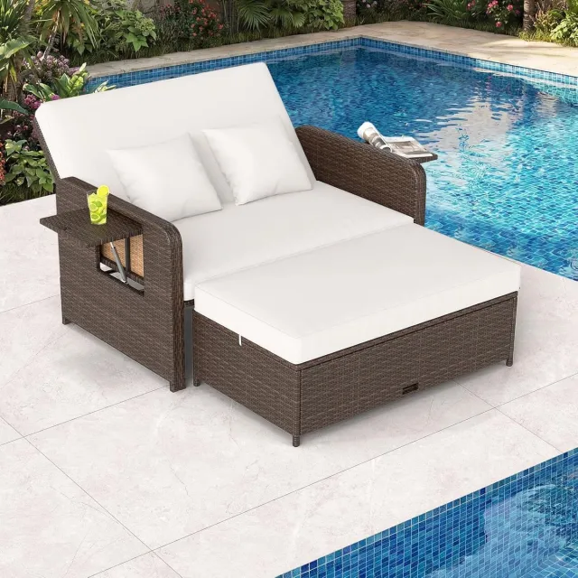 Laura Rotan 3-in-1 Tuin Ligstoel / Loungeset 166x166x55 cm – Verstelbare Rugleuning, Met Opbergruimte & Kussens – Dubbele Chaise Longue met Tafel en Voetenbank – Outdoor Balkon & Terras Set – Laura Bruin gemêleerd wit