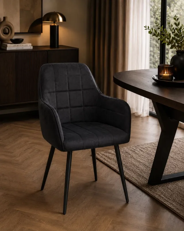 The Seats Eetkamerstoel Emma – Velvet Stof – Zwart – Luxe Eetkamerstoel met Armleuningen – Comfortabele Zitting & Metalen Poten